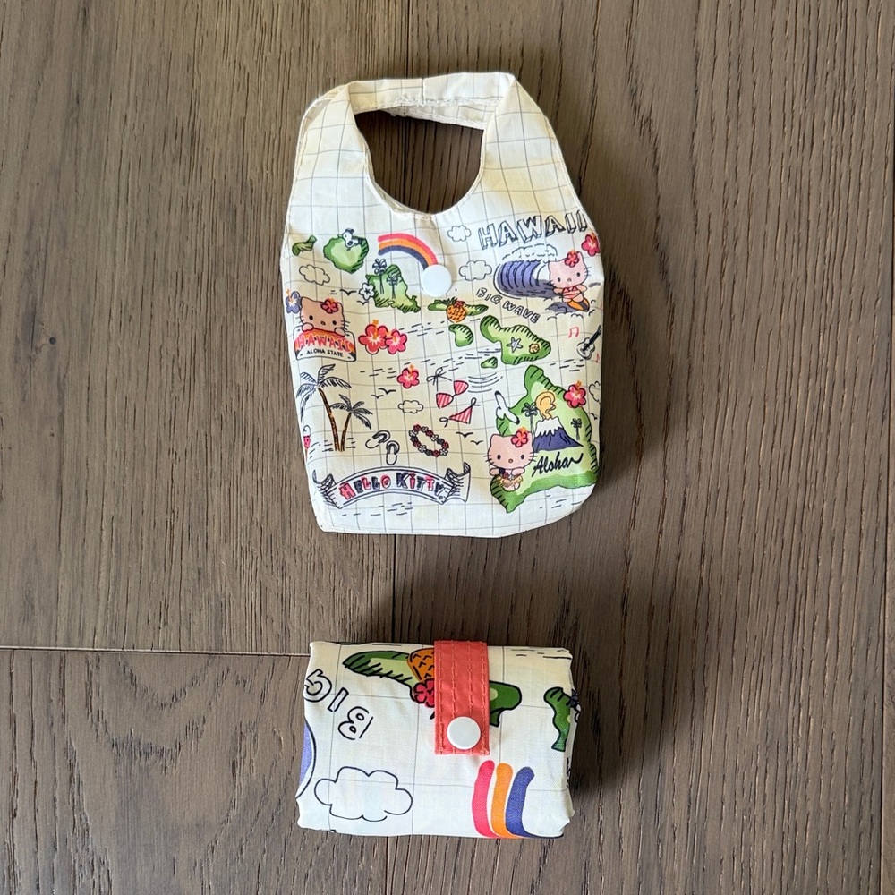 Hello Kitty Cream Hawaii Print Foldable Tote - Picture 4 of 5